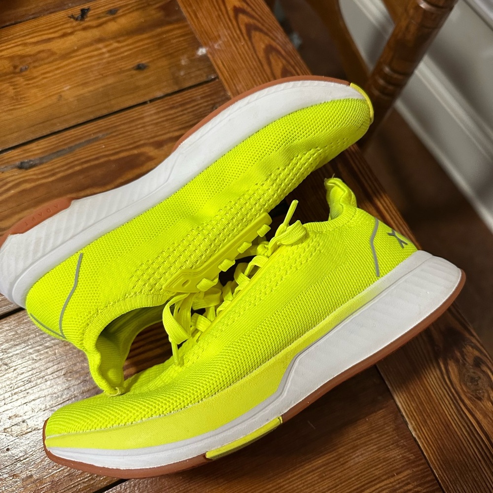 Flux Adapt Runner in Neon Yellow, Size M7/W8.5
